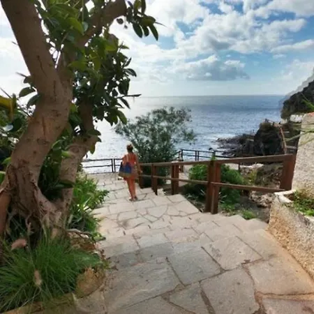 Sea View & Wiffi Free 아파트 Radazul